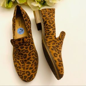 Clarks tan/black cheetah print slip on shoes 7.5 new